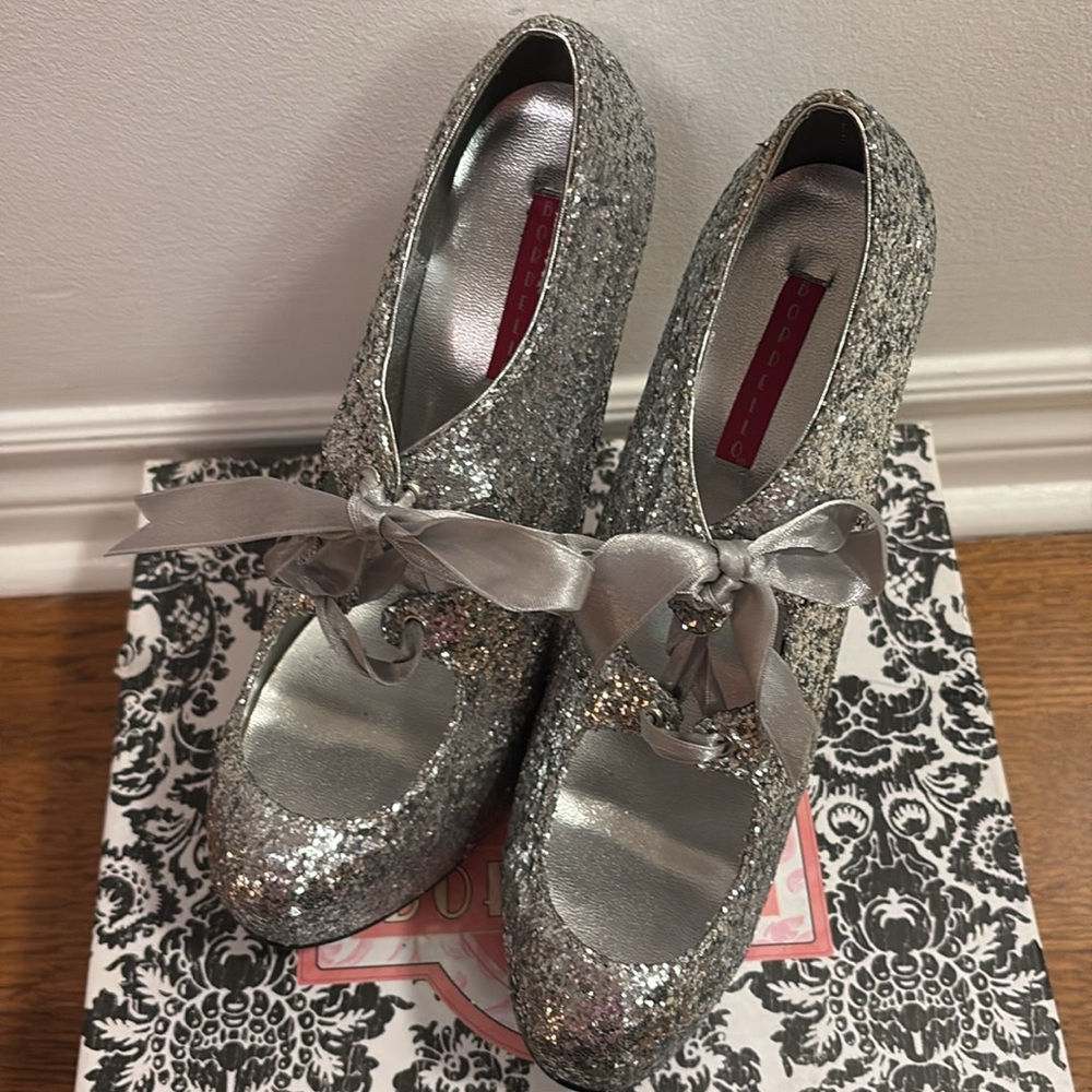 Bordello high heeled shoes silver glitter, size 10